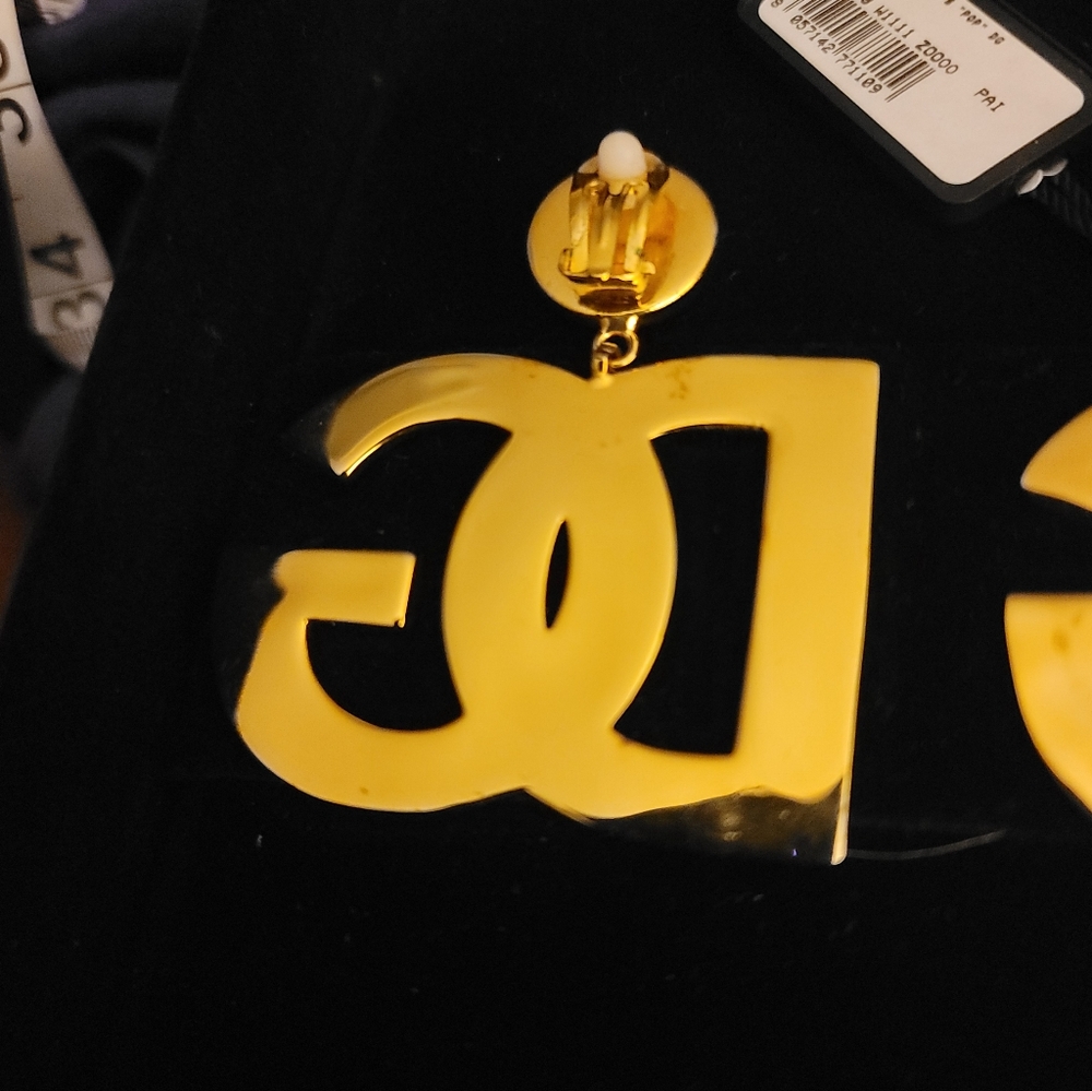 AUTHENTIC DOLCE & GABBANA OVERSIZED DG CLIP ON EARRINGS NEW - Picture 11 of 15
